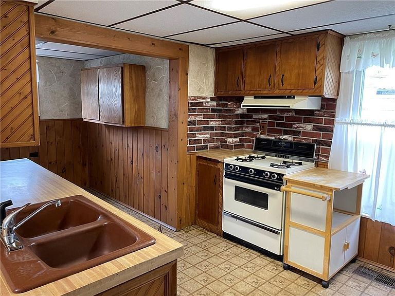 Building Photo - 156 Leach Ave