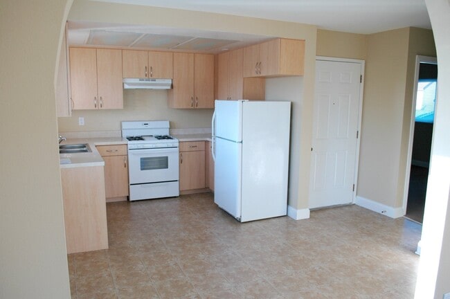 Building Photo - 951 W Summerland Ave