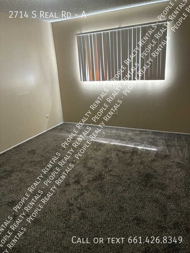 Building Photo - 2714 S Real Rd