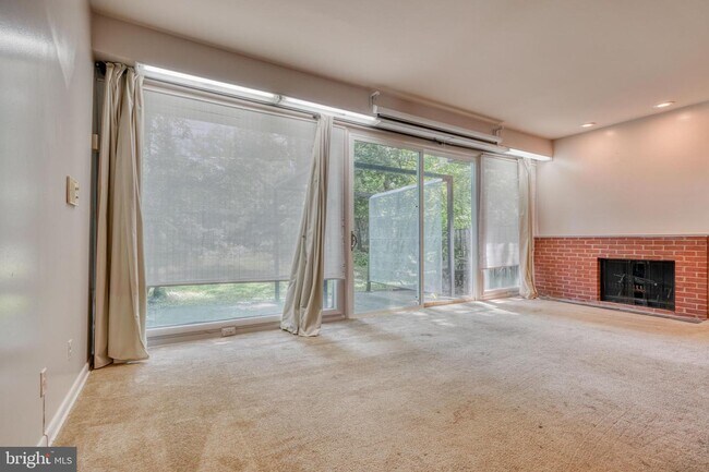 Building Photo - 7304 Park Village Ct