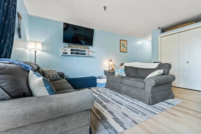 Building Photo - 131 Lake St