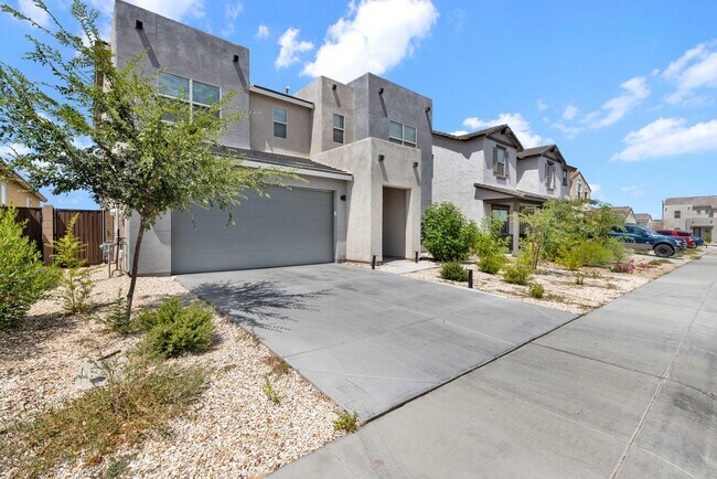 Building Photo - Newly Built 4-bed / 2.5 Bath Home in Quiet...