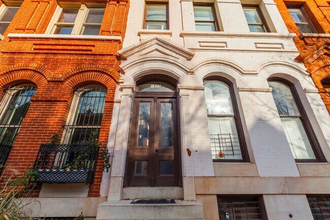 Building Photo - 1805 Bolton St