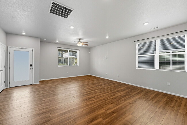 Building Photo - Stunning 3-Bed Townhome in Northglenn w/ 2...