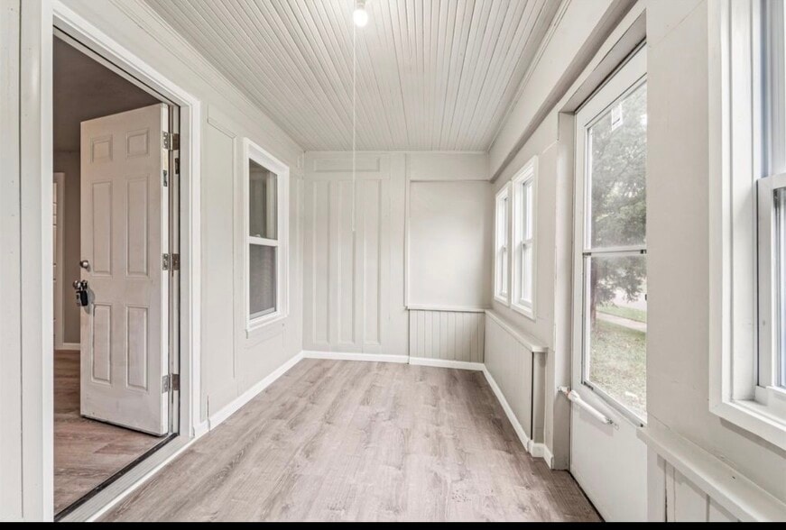 3-Seasons Room - 200 W Beacon Ave