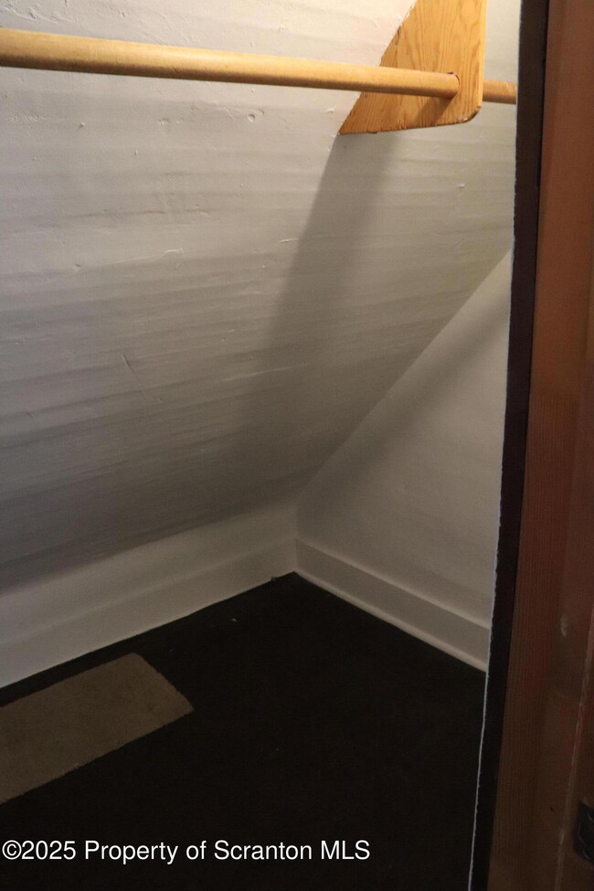 Building Photo - 112 1st St