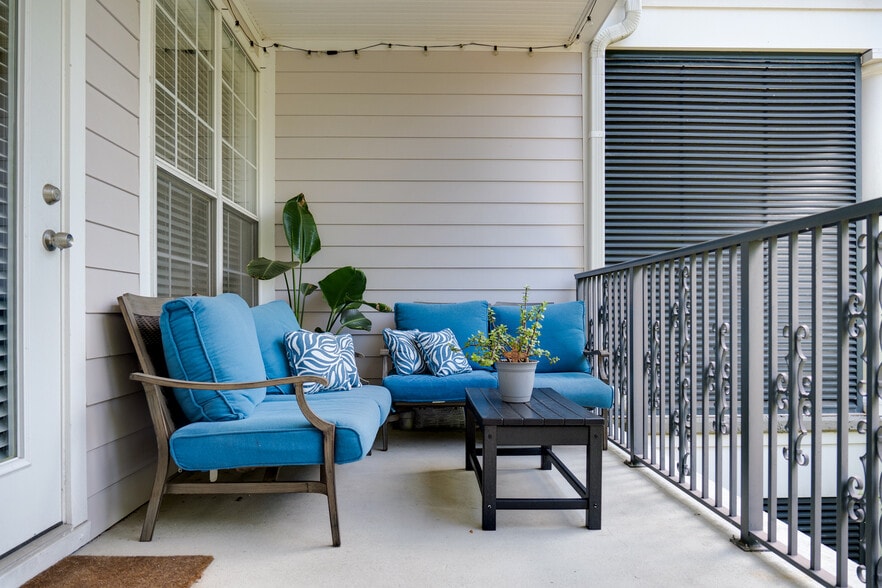 Balcony - 159 Brooks St SE