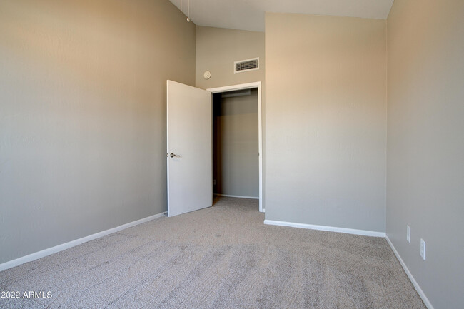 Building Photo - 11601 S Maze Ct