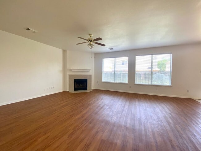 Building Photo - Lovely home in desirable Scofield Farms!