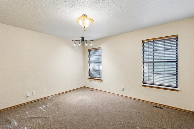 Building Photo - 1820 Chelsea Dr