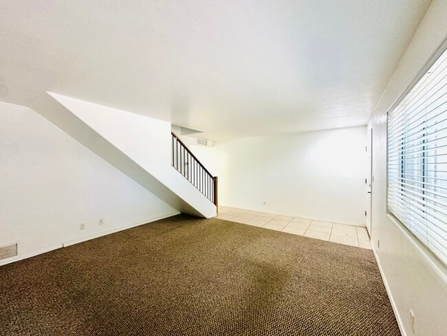 Building Photo - Spacious 2 Bedroom + 2 Bathroom Townhome w...
