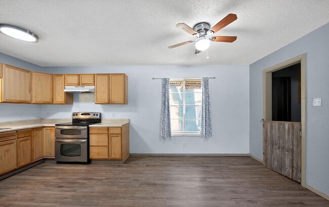 Building Photo - 604 Fegan St