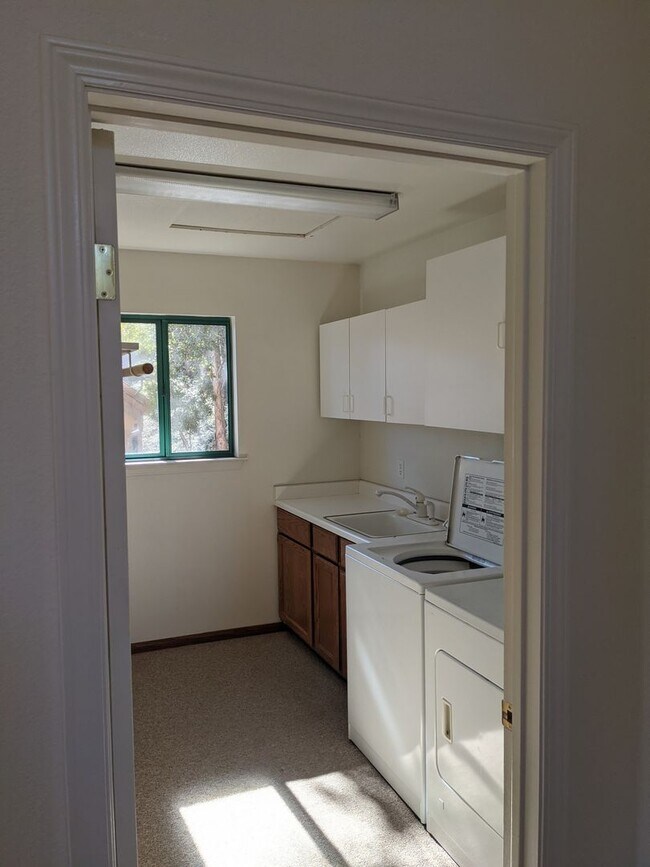 Building Photo - 2236 Cranesbill Pl