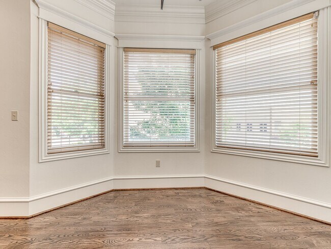 Building Photo - Beautiful Downtown OKC Townhouse