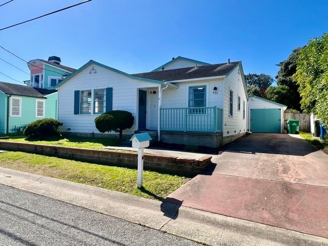 Building Photo - Charming Furnished Home in PG available May 01, 2026!