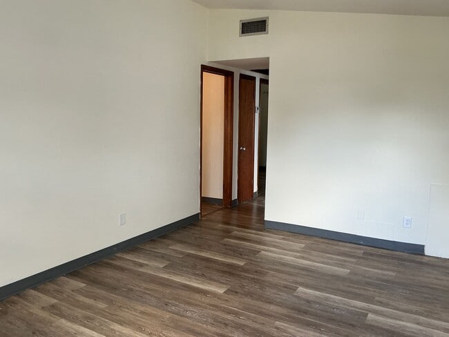 Building Photo - 2BR Home in South Lakeland – Move-In Ready