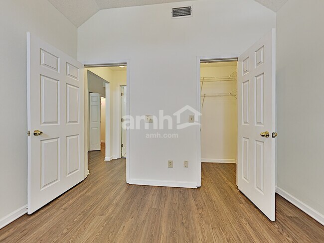 Building Photo - 507 Johnny Bench Cove