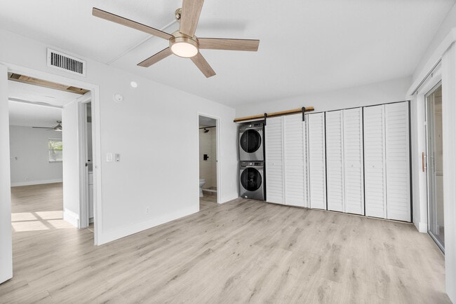 Building Photo - 59 Saxony B