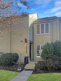 Building Photo - 3 Story Townhome overlooking Wilde Lake