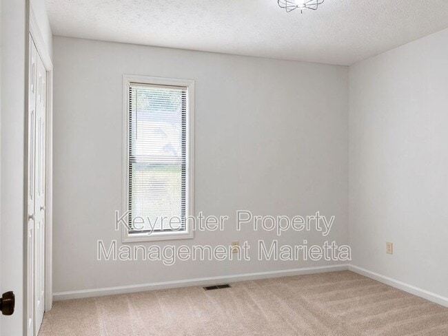 Building Photo - 5088 Ravenwood Dr NE