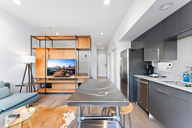 Building Photo - 1800 E 4th St