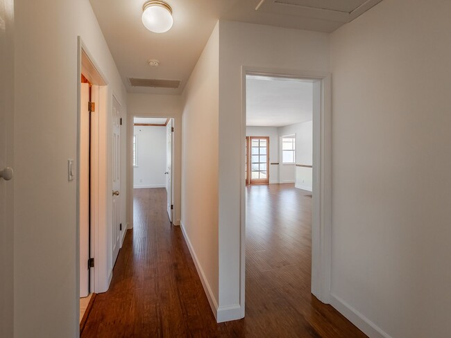 Building Photo - Stunning 3BD/2BA located in beautiful Sunl...