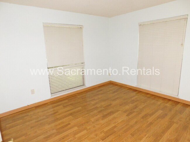 Building Photo - 550 Del Verde Cir