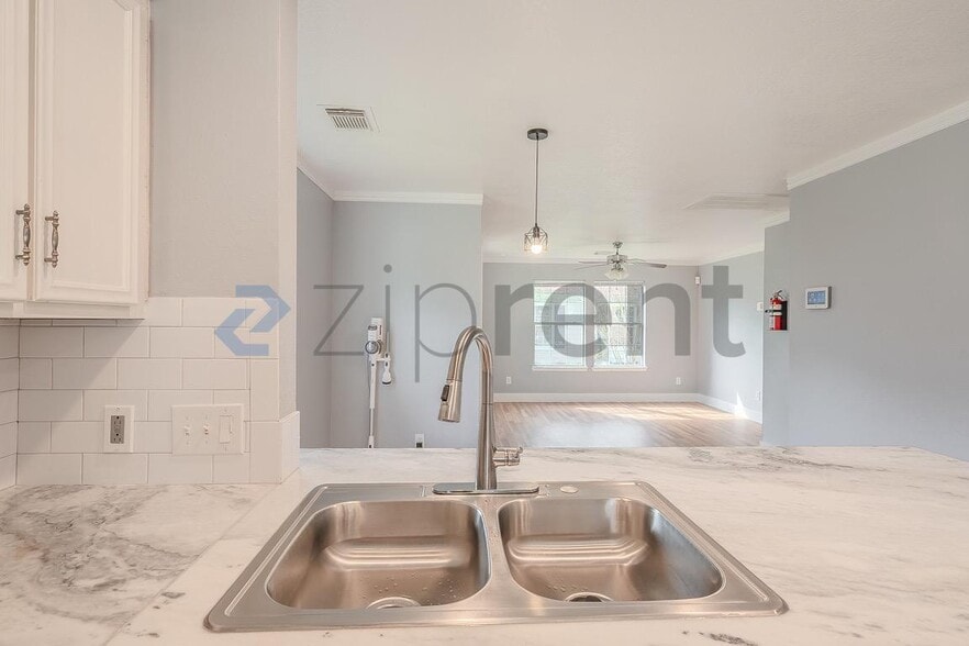 Building Photo - 919 Verde Trails Dr