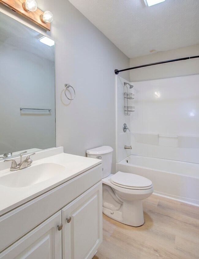 Building Photo - 5021 Emerald Dr