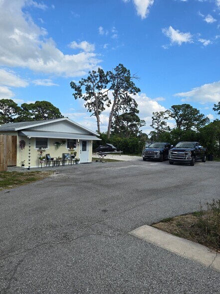 Building Photo - 2915 36th Ave W