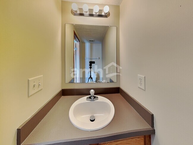 Building Photo - 748 Woodington Dr