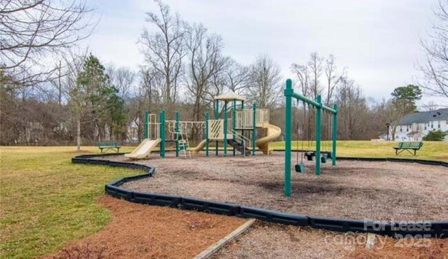 Building Photo - 18506 Oakhurst Blvd