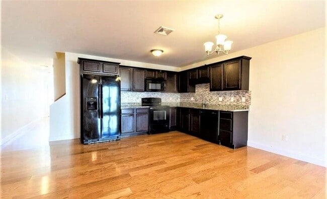 Building Photo - 6 Gray Coach Ln