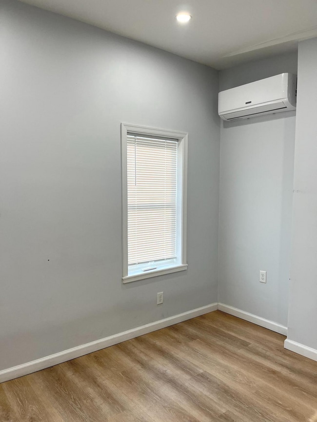 Building Photo - 1705 Tulip St