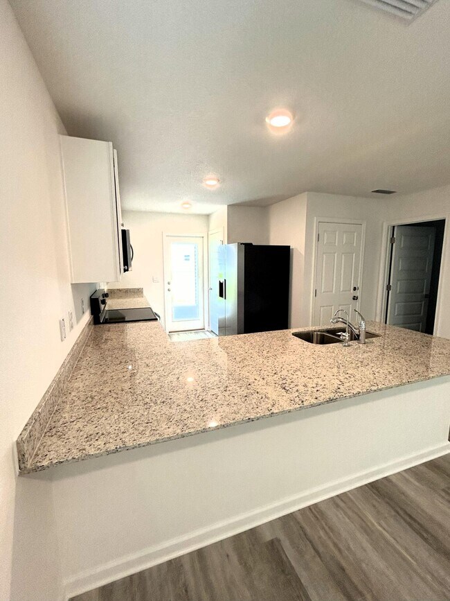 Building Photo - 133 Staggerbush St