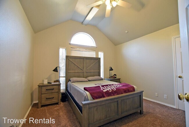Building Photo - 4 br, 3.5 bath House - 26 Dolores Ct.