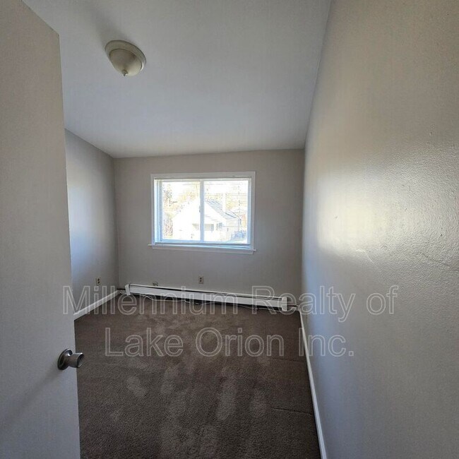 Building Photo - 644 E Meyers Ave