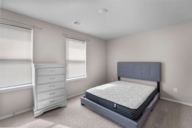 Building Photo - 707 Long Cedar Dr