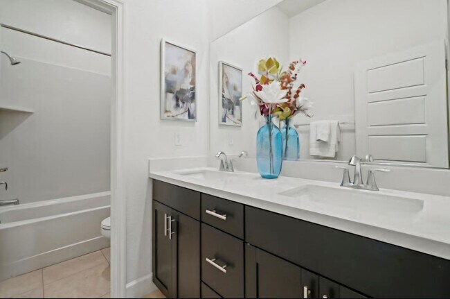 Building Photo - Gorgeous 4 bedroom 3 bath in Northlake