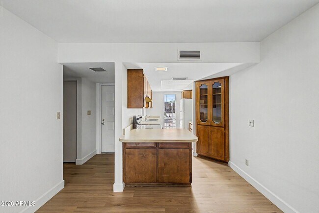 Building Photo - 5207 S Hazelton Ln