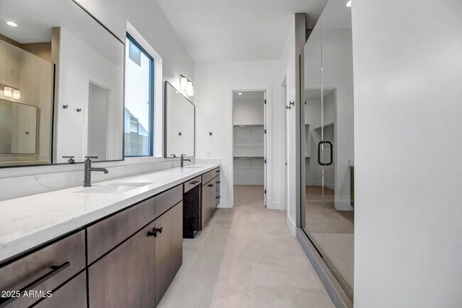 Building Photo - 6734 N 9th Dr