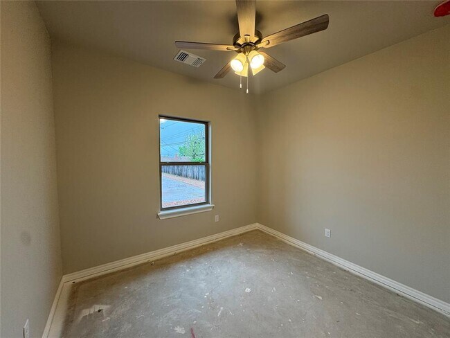 Building Photo - 6812 Labelle Dr