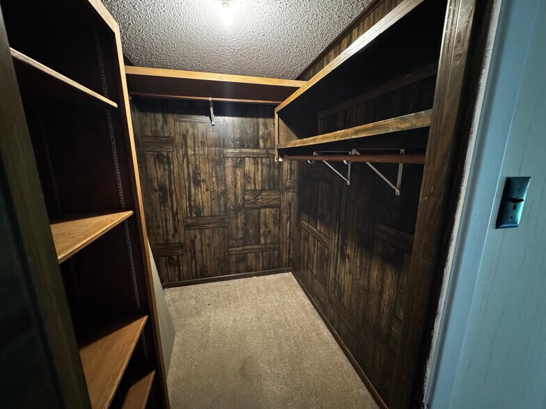 Master Closet - 117 Steed Rd