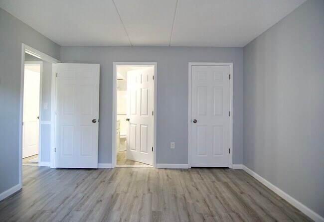 Building Photo - 22 Maple Crest Cir