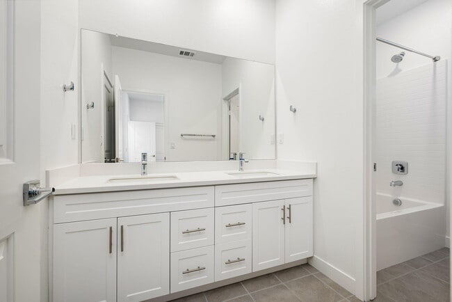 Building Photo - 76305 Columbia Dr