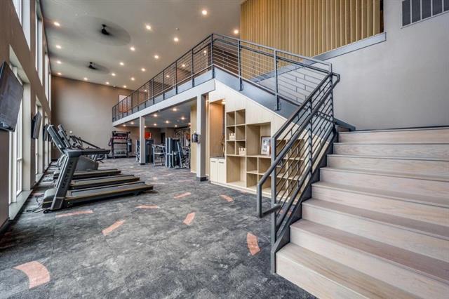 Building Photo - 650 E Sycamore St