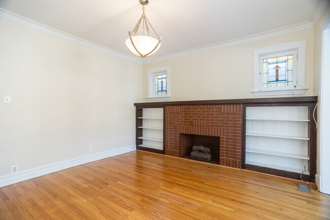 Building Photo - 3033 W Gunnison St