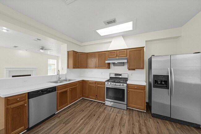 Building Photo - 15322 Vintage Oak Ln