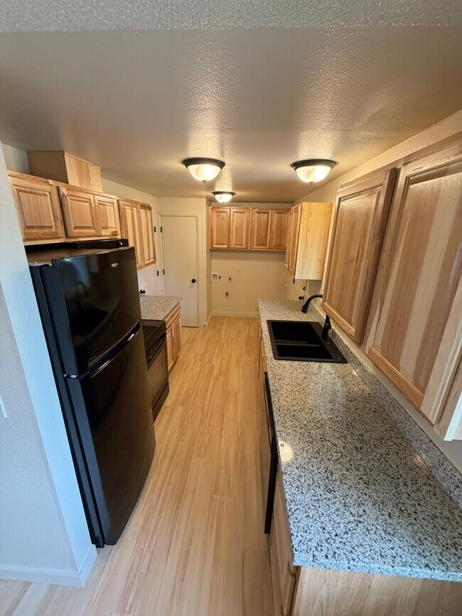 Building Photo - Newly Remodeled 2 Bedroom with Fenced yard!
