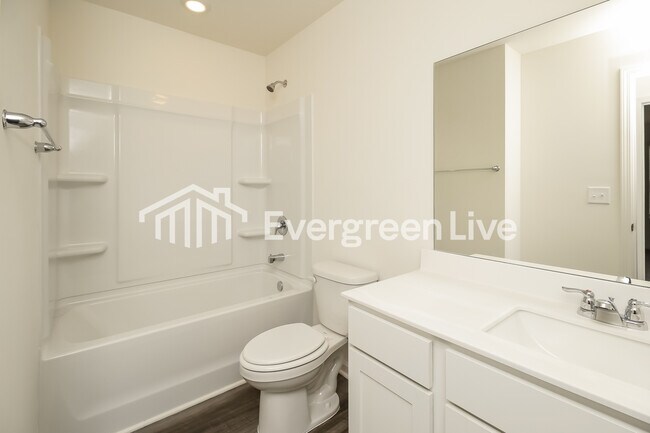 Building Photo - 236 Long Dr